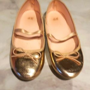 Gold Us size 1 girls baby doll shoes